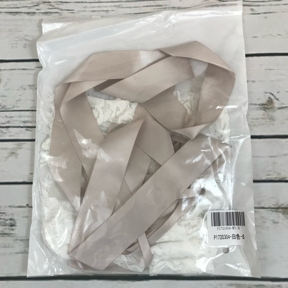 White Eyelash Lace Plunging V-neck Teddy Bodysuit - Picture 14 of 15